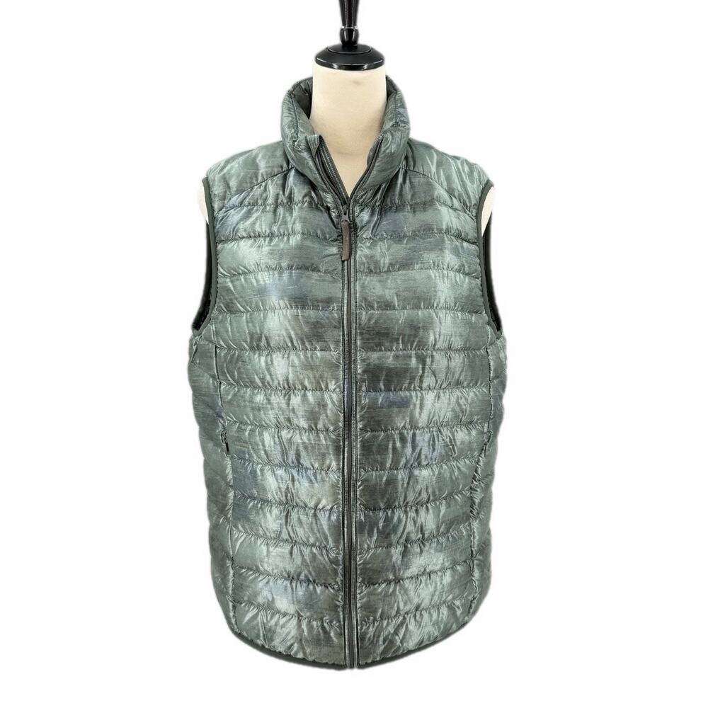 Uniqlo Men's M Ultralight Down Filled Packable Green Camo Quilted Puffer Vest